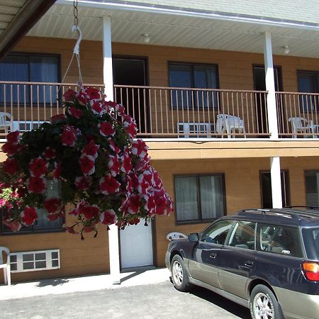 Mary'S Motel Голден Экстерьер фото